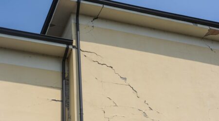 Fissures dans votre bâtiment : quand faire appel à un expert ?